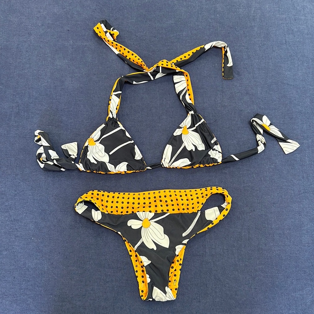 Salinas Reversible Bikini, size small, triangle top, polka dot to daisy print